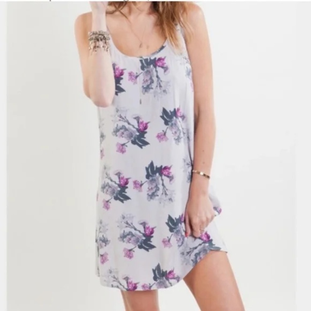 Y2K rom com BB Dakota Floral Slip Dress